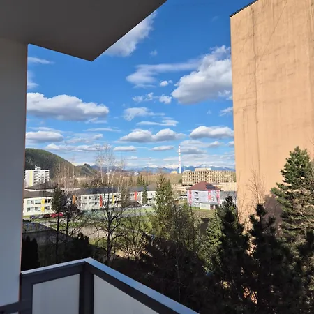 아파트 Pri Nemocnici V Ruzomberku 루좀베로크